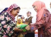 Gubernur Khofifah Pastikan Logistik Aman: Pasar Murah Bangkalan Dipadati Warga