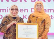 Hari Ibu 2025, Khofifah Terima Penghargaan Nasional dari Menteri PPPA RI