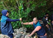 Ribuan Mangrove Ditaman di Sontoh Laut, TPS Dorong Kelestarian Lingkungan Pesisir