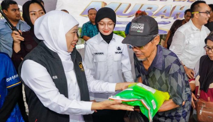 Gubernur Khofifah Siapkan Pasar Murah di Semampir, Warga Antusias Berburu Sembako