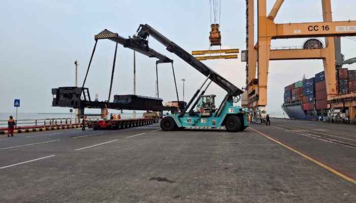 TPS Kembali Dipercaya Tangani Ekspor Locomotive Platform PT INKA ke Australia