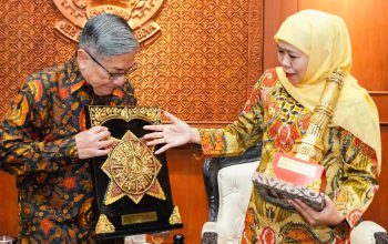Gubernur Khofifah Bertemu Bambang Sulistomo, Warisan Semangat Bung Tomo Kembali Menggema