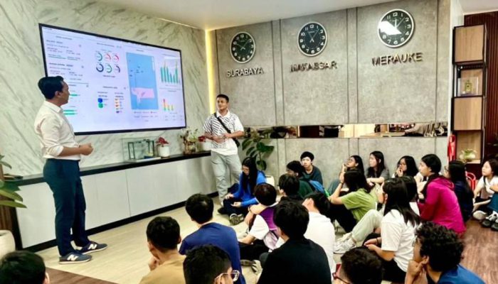 Terminal Teluk Lamong Kenalkan Operasi Pelabuhan Modern kepada Pelajar Singapura