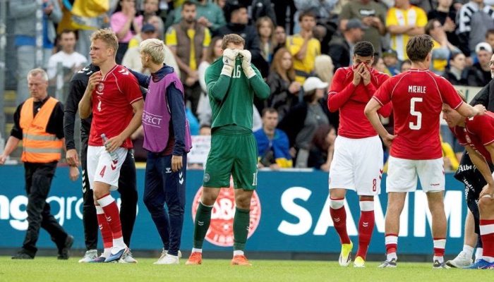Dunia Sepak Bola Cemas, Christian Eriksen Kolaps Saat Hadapi Ukraina Eriksen Dilarikan ke Rumah Sakit, Pertandingan Denmark vs Ukraina Dihentikan