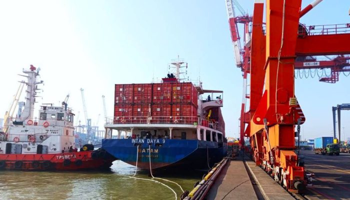 Berkat EAZI, Kunjungan Kapal di TPK Nilam Naik 21 Persen dan Arus Petikemas Tembus 49.685 TEUs