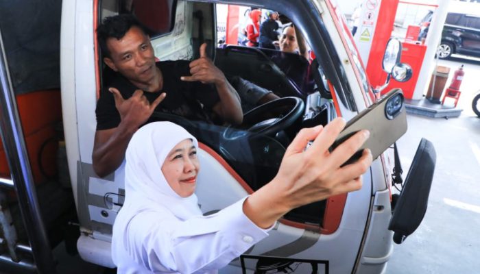 Gubernur Khofifah Pastikan Pasokan Biosolar di Jawa Timur Aman dan Lancar saat Tinjau SPBU Karanglo, Malang. Pastikan Pemprov Jatim Perkuat Koordinasi Bidang Energi dengan Pertamina dan PLN