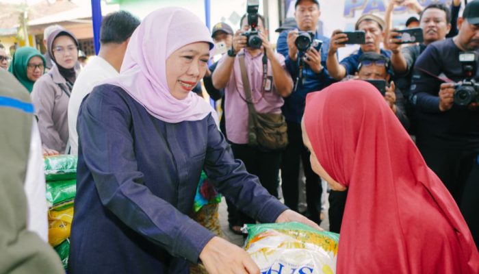 Gubernur Khofifah Gelar Pasar Murah di Pasuruan, Perkuat Pengendalian Inflasi dan Dongkrak UMKM