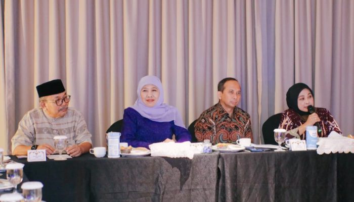 Ketua Umum PP IKA UNAIR Khofifah Indar Parawansa Ajak Alumni Perkuat Jejaring dan Kolaborasi Demi Kemajuan Bangsa