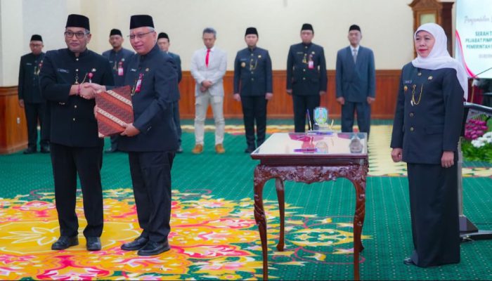Gubernur Khofifah Lantik Enam Pejabat Pimpinan Tinggi Pratama, Percepat Transformasi Digital Layanan Publik
