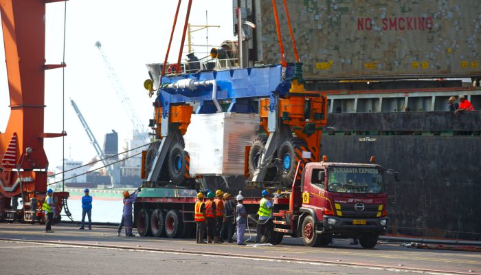 TPK Nilam Kedatangan E-RTG Baru, Layanan Peti Kemas Makin Efisien