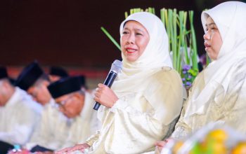 Gubernur Khofifah dan Ribuan Warga Jatim Gelar Dzikir dan Sholawat Sambut HUT ke-81 RI