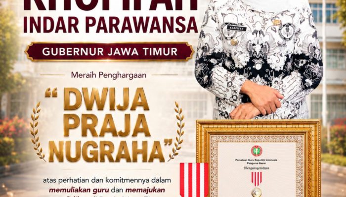 Gubernur Khofifah Raih Penghargaan Tertinggi PB PGRI, Dwija Praja Nugraha