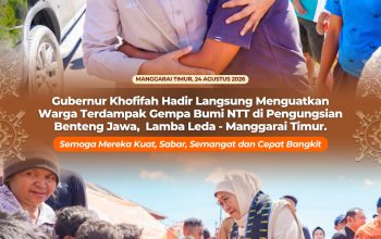 Gubernur Khofifah Bermain Ular Tangga Bersama Anak-Anak Pengungsi Gempa Manggarai Timur
