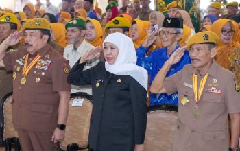 Terima Anugerah Bintang LVRI, Gubernur Khofifah: Kini Saatnya Melawan Kebodohan, Kemiskinan dan Hoaks**