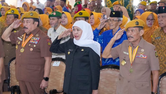 Terima Anugerah Bintang LVRI, Gubernur Khofifah: Kini Saatnya Melawan Kebodohan, Kemiskinan dan Hoaks**