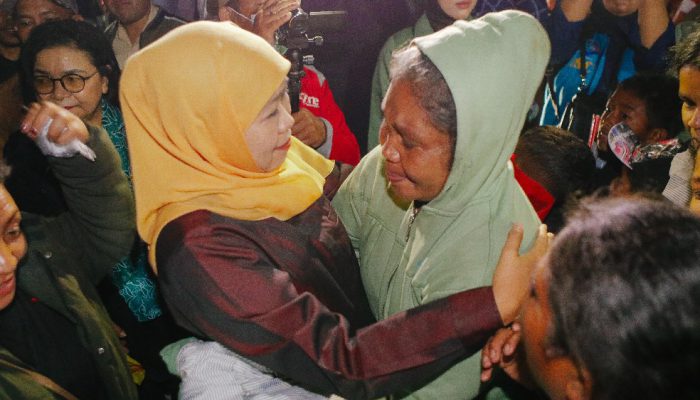 Gubernur Khofifah Bawa 65,7 Ton Bantuan untuk Korban Gempa Flores, Tambah 5 Ton Beras ke Desa Ranaka