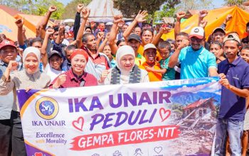 Gubernur Khofifah Pastikan Bantuan IKA UNAIR Peduli Gempa Flores NTT Tepat Sasaran