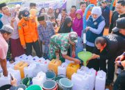Khofifah Salurkan Bantuan Air Bersih ke Sumenep, Pemprov Jatim Siapkan Opsi Sumur Bor pada 2027