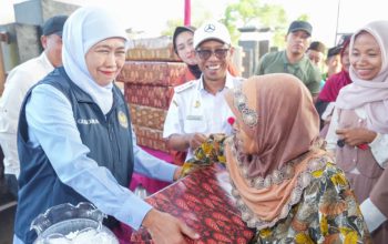 Gubernur Khofifah Gelar Pasar Murah di Sumenep, Beras hingga Minyak Goreng Dijual Lebih Terjangkau