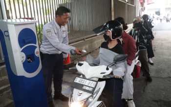 Pemkot Surabaya Tuntaskan 99,9 Persen Aduan Warga Lewat Hotline Lapor Cak Eri