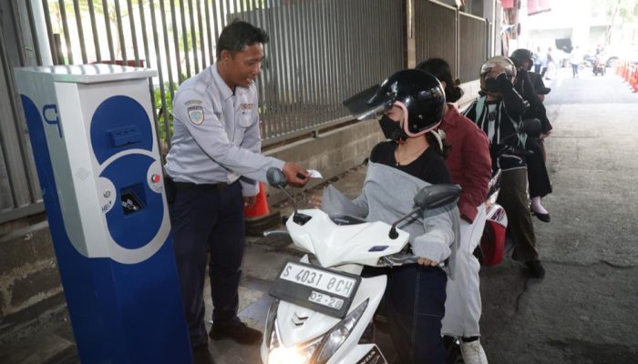 Pemkot Surabaya Tuntaskan 99,9 Persen Aduan Warga Lewat Hotline Lapor Cak Eri